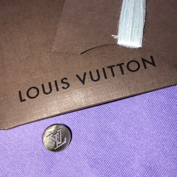 Louis Vuitton Button and Thread - Picture 3 of 4